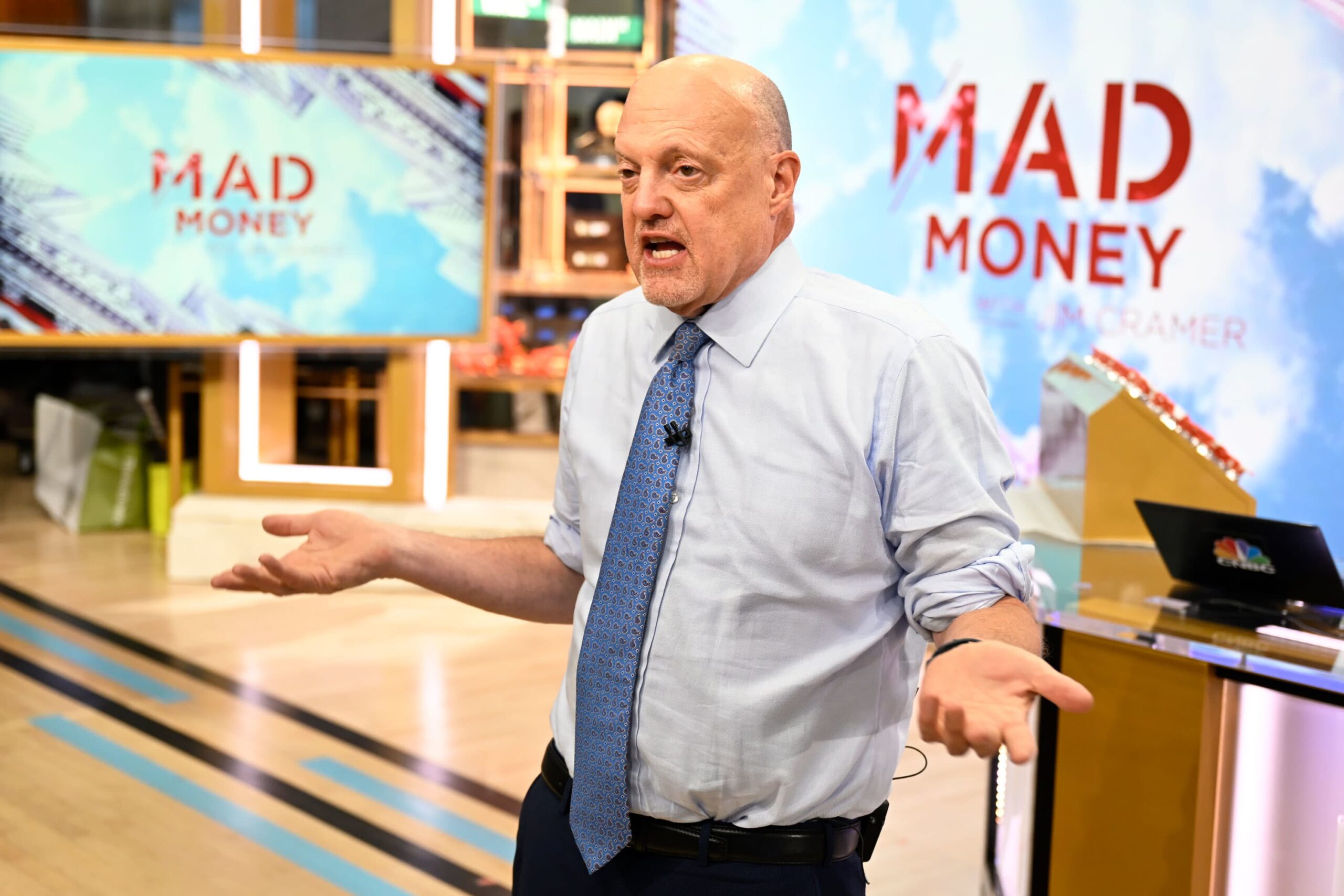 August was the month of the comeback kids. Cramer reviews what drove the biggest winners