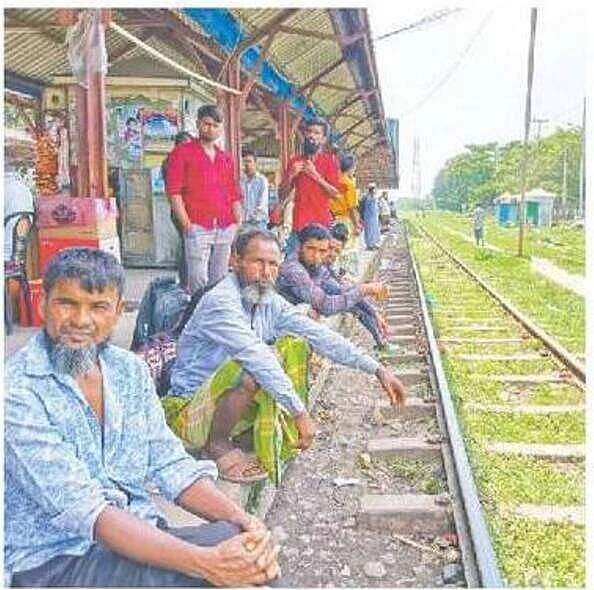 Poor people’s trains taken off the rails one after another