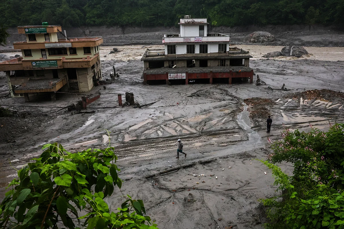 Number of missing in Nepal, China floods soars past 2,400
