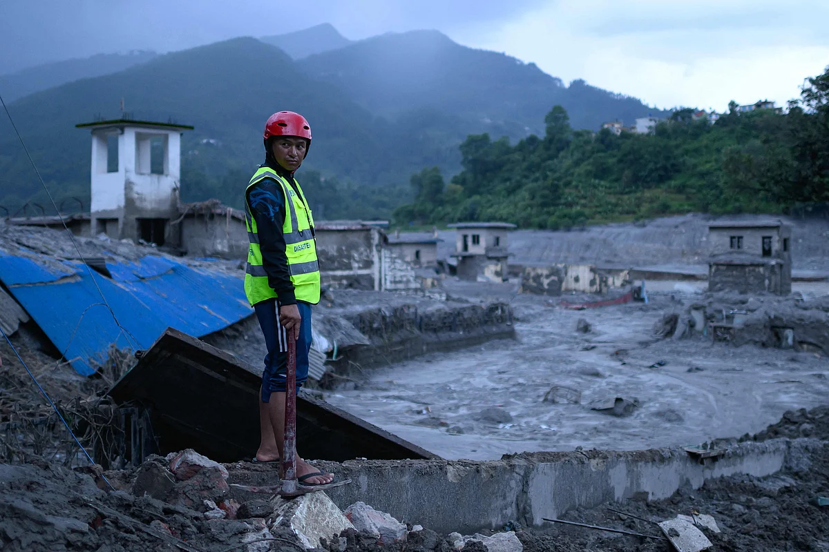 Nepal warns rescue teams of rising flood waters
