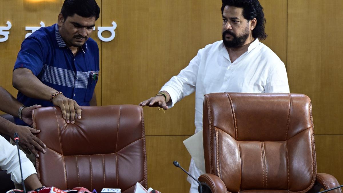 Nagendra’s exit revives lobbying for Cabinet berth in Karnataka Congress