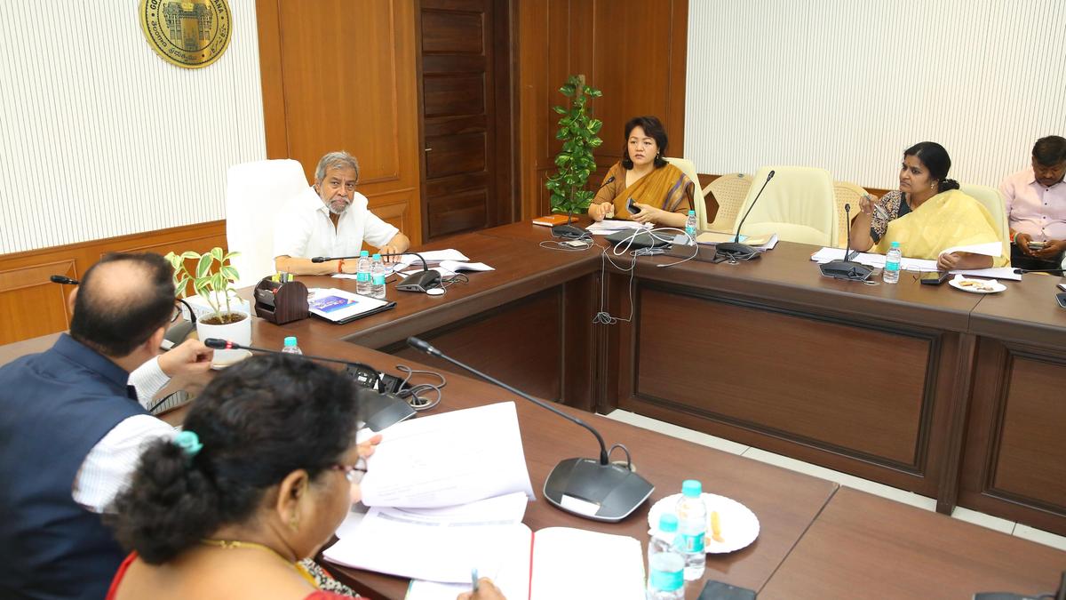 Complete Warangal Super Specialty Hospital works by October: Health Minister
