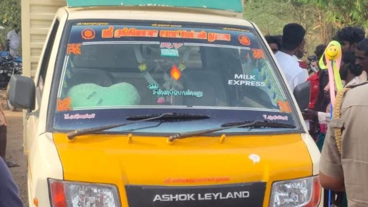Four children fatally knocked down by van near Vadamadurai in Dinidgul district