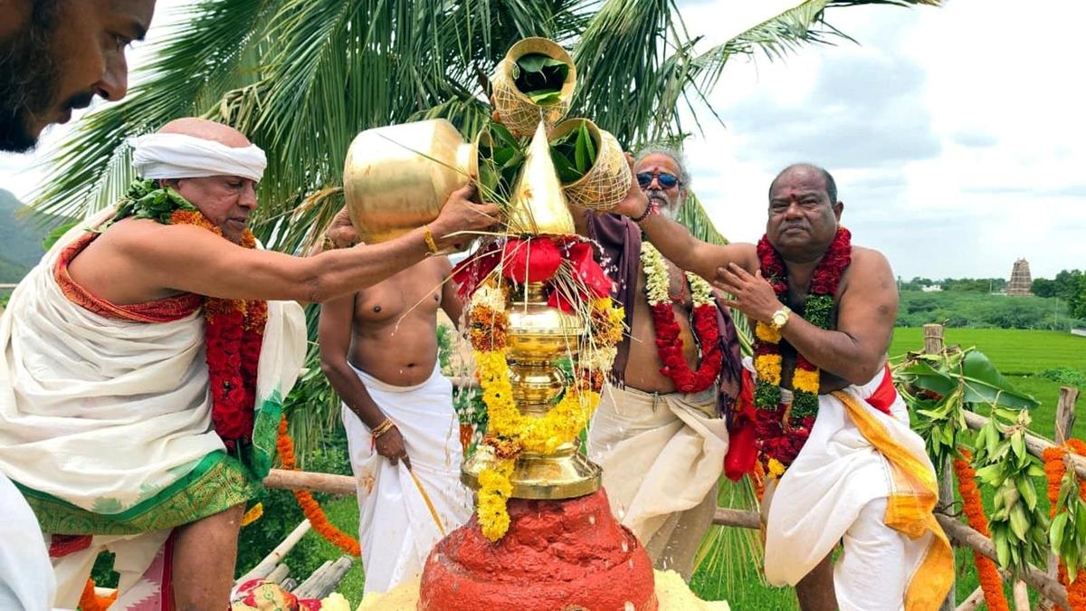 New Dhwajastambham consecrated at Siddhavatam temple in Nandyal district