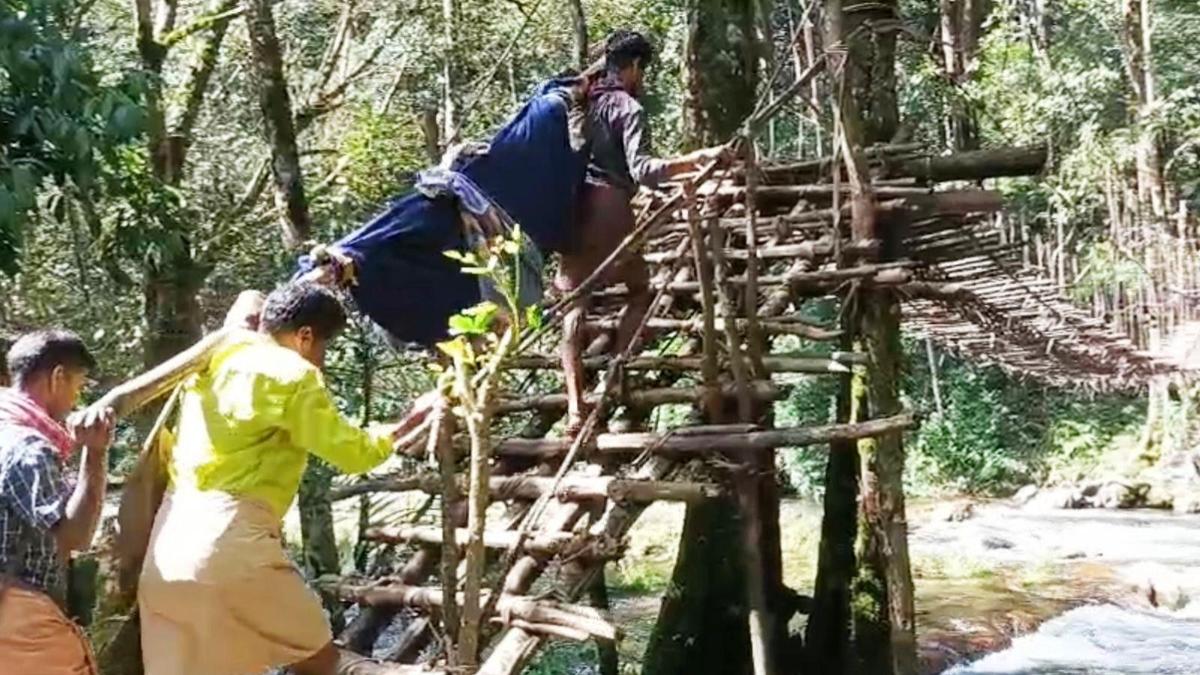 Patient carried on makeshift bamboo stretcher to hospital in Keralam’s Edamalakkudy; fourth incident in a month