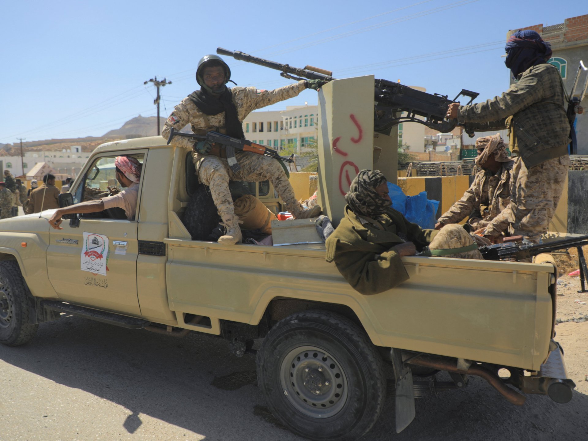 Houthi fighters clash with Yemeni government forces in country’s southwest