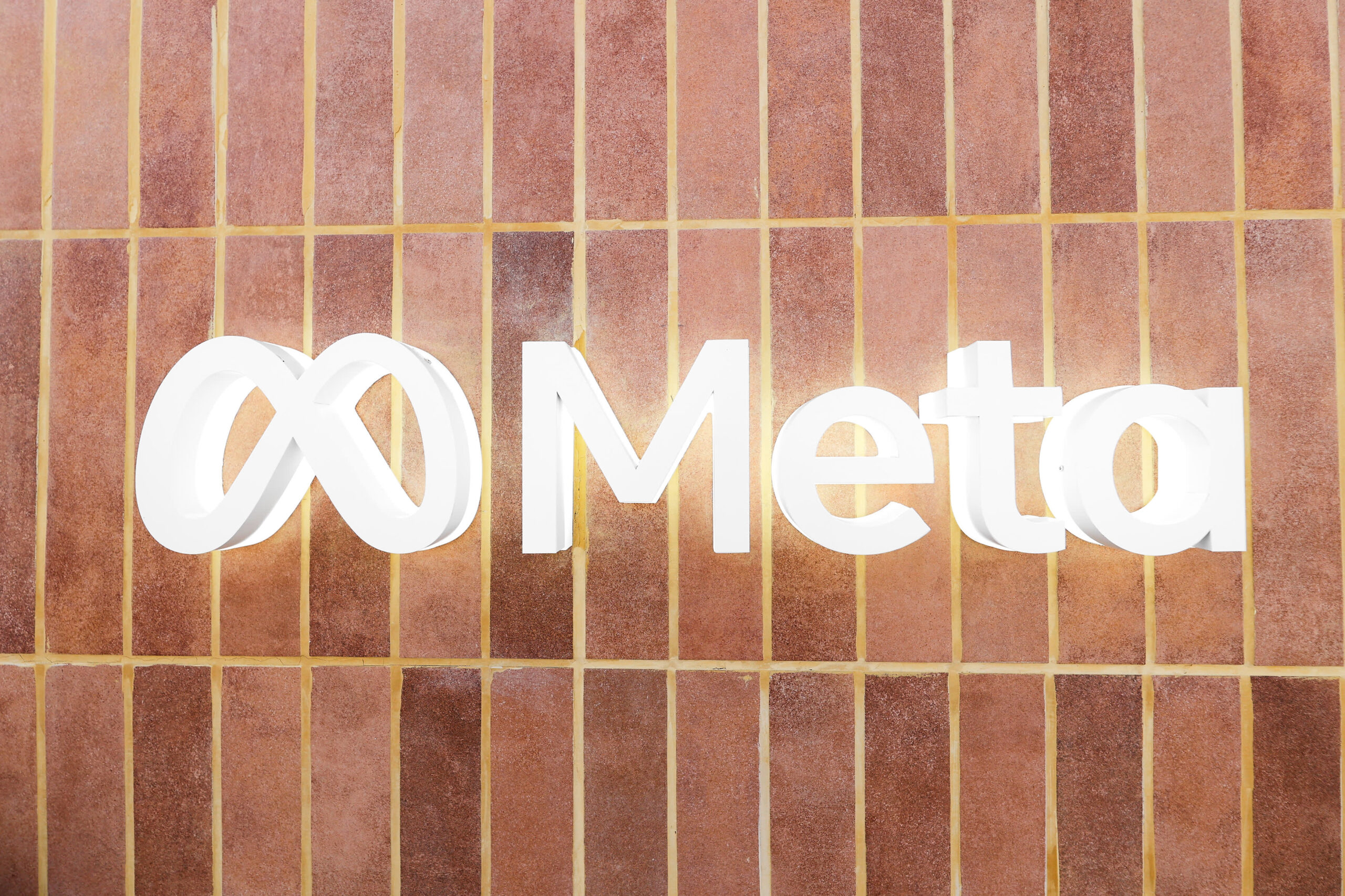 Looking for evidence that Meta's AI investments are paying off? Here are 2 ways