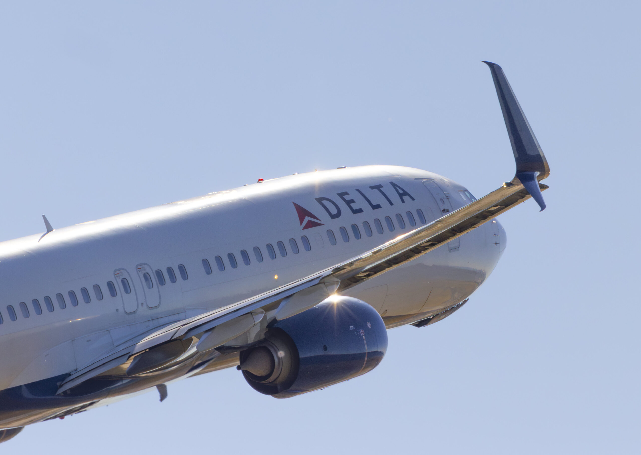 Massive new Delta card welcome offers: Earn up to 200,000 bonus miles or multiple flight certificates