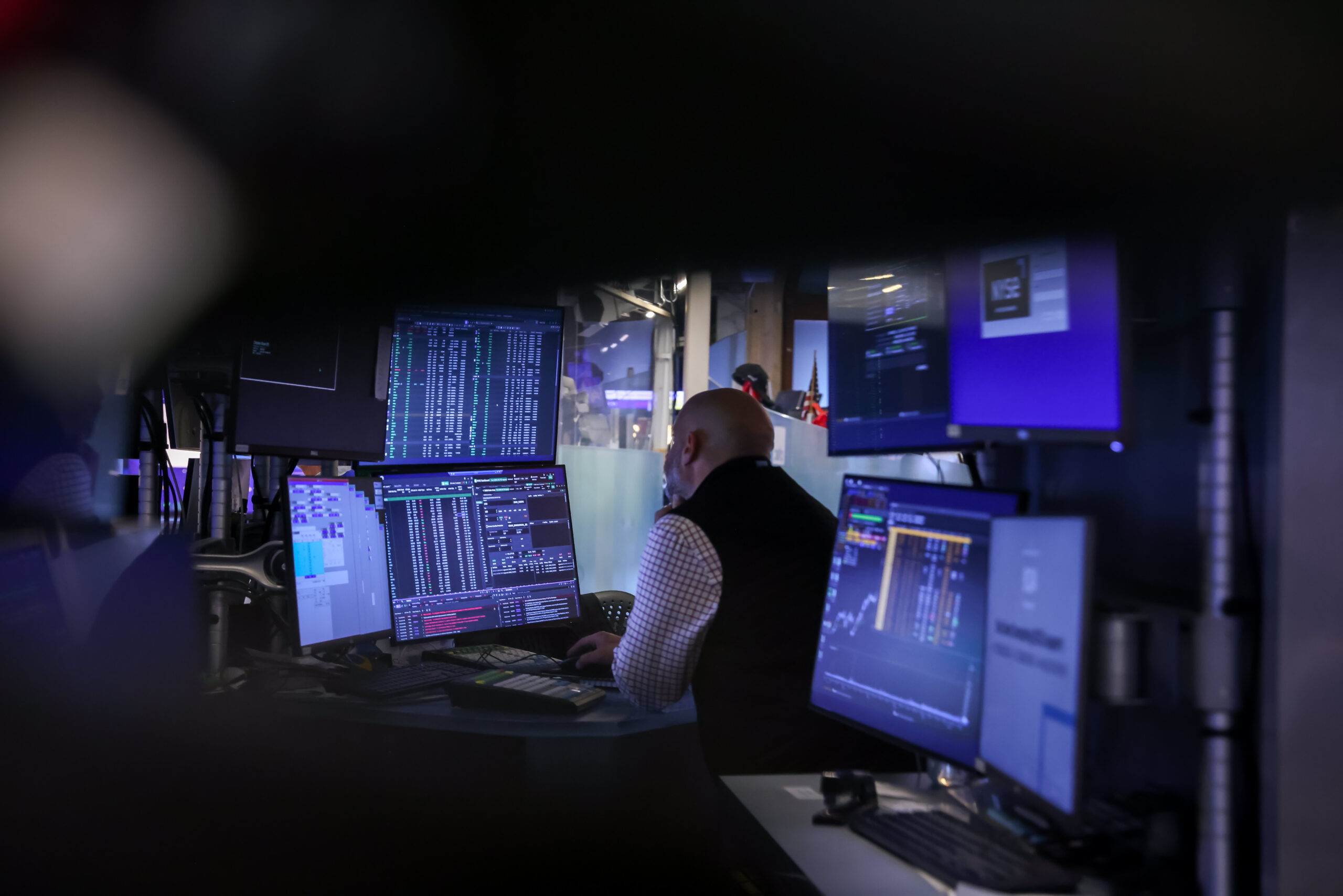 Global bond rout gathers pace as inflation fears mount