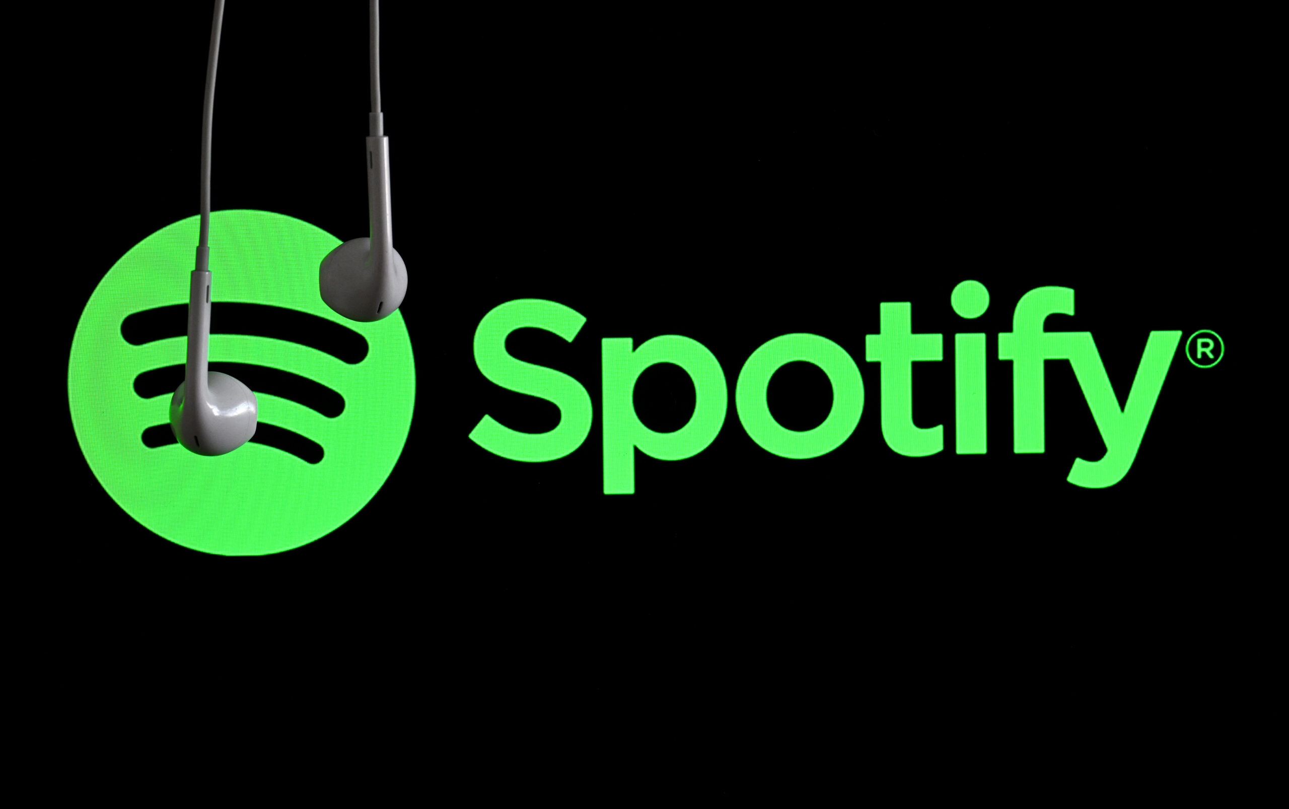 Charts show Spotify shares could soon break out, Frank Cappelleri says