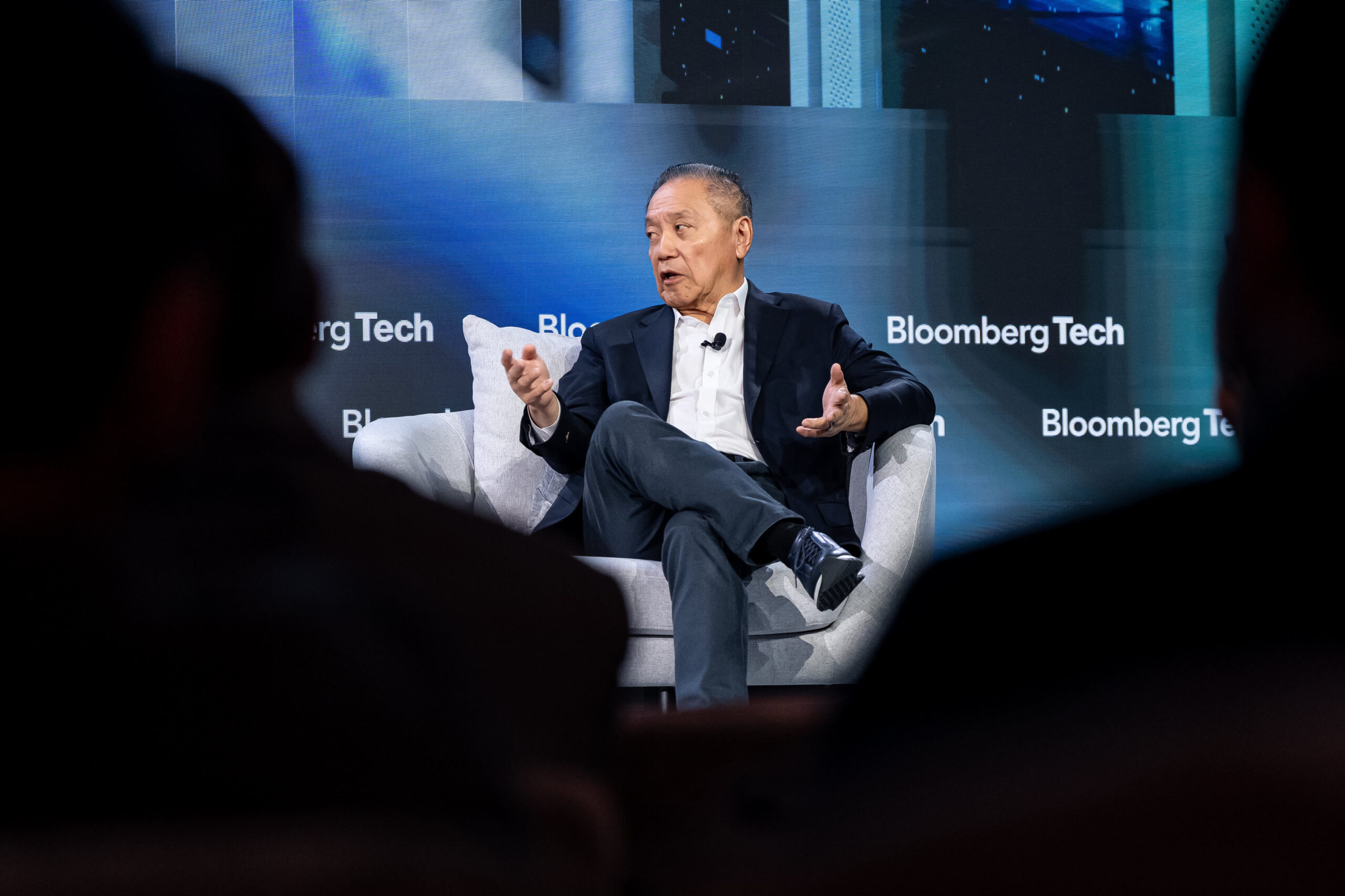 Broadcom's stock drops 5% as weak guidance overshadows earnings beat