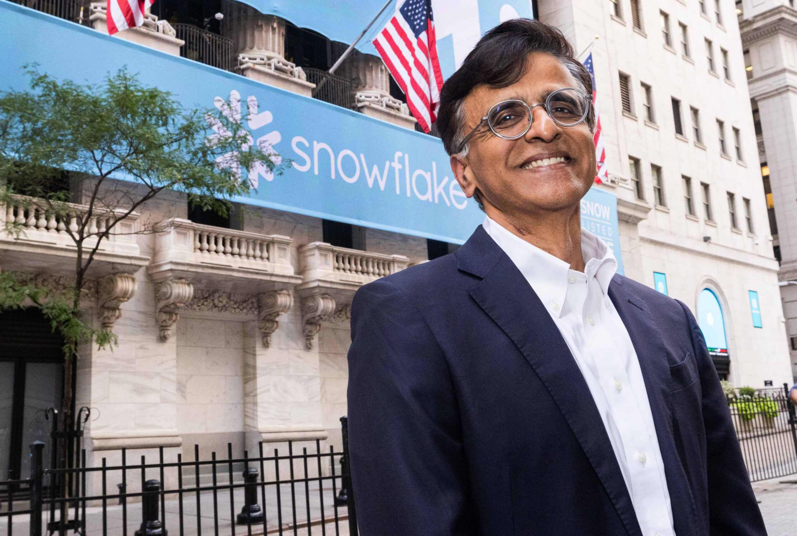 Snowflake spikes 22% on healthy results and AI coding momentum
