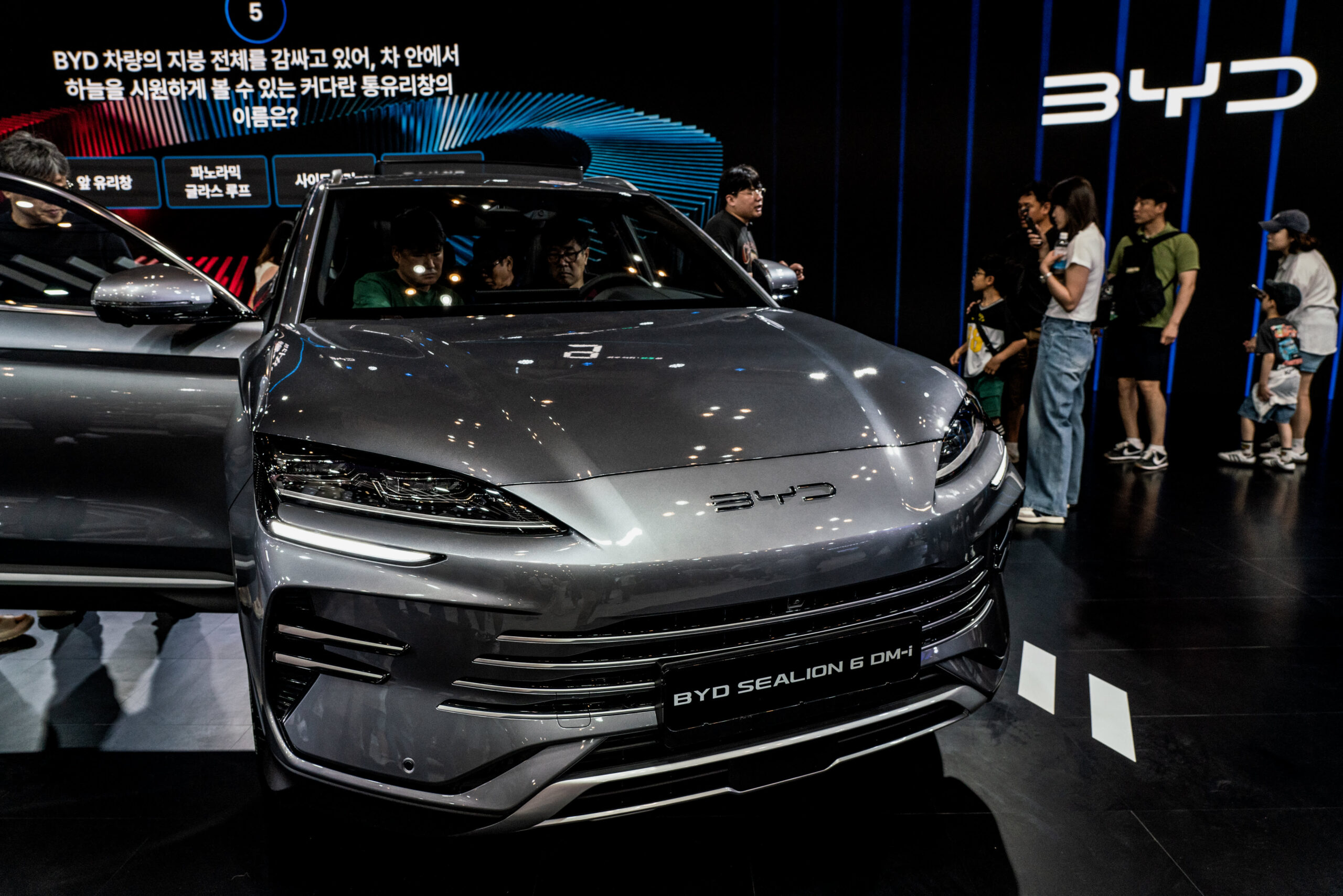 Automakers urge Congress to permanently ban Chinese connected vehicles in U.S.