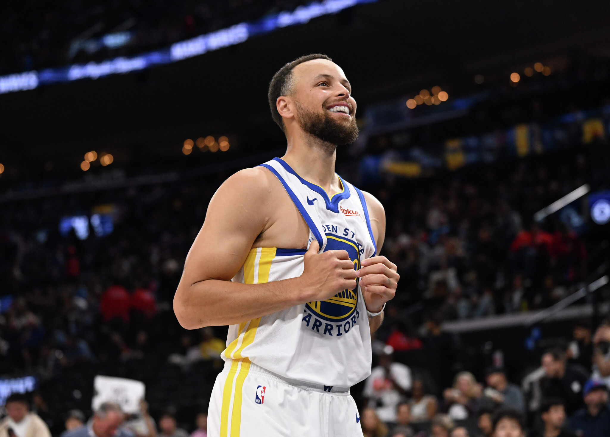 Steph Curry takes a discount, signs 2-year extension with Warriors – SFGATE