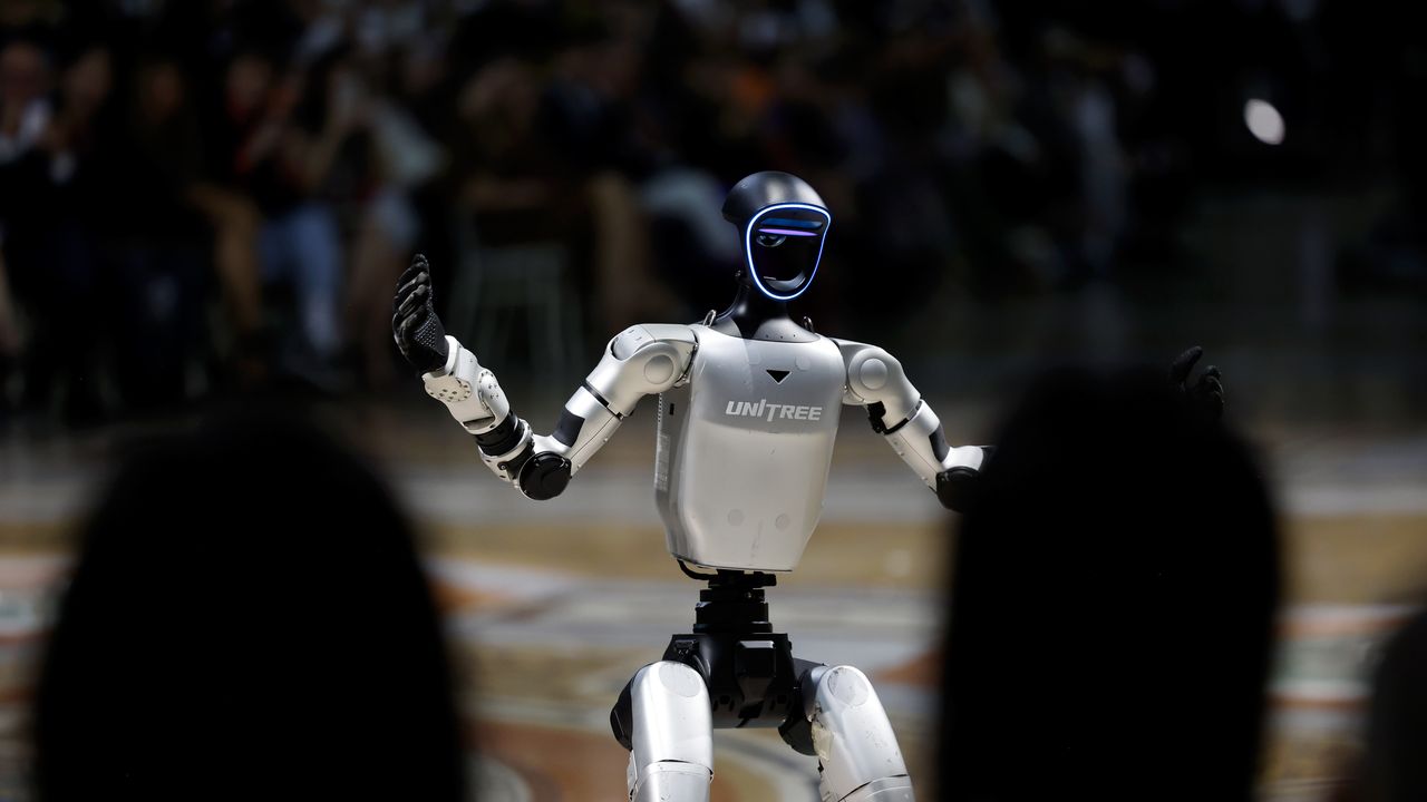 The Story Behind the Runway Robots at Vogue World 2026: Milano – Vogue