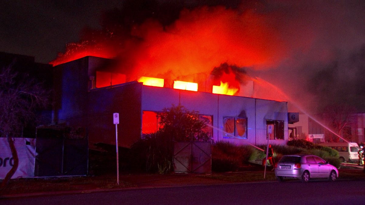 Factory fire in Melbourne ‘forced crews to retreat’ – Nine.com.au
