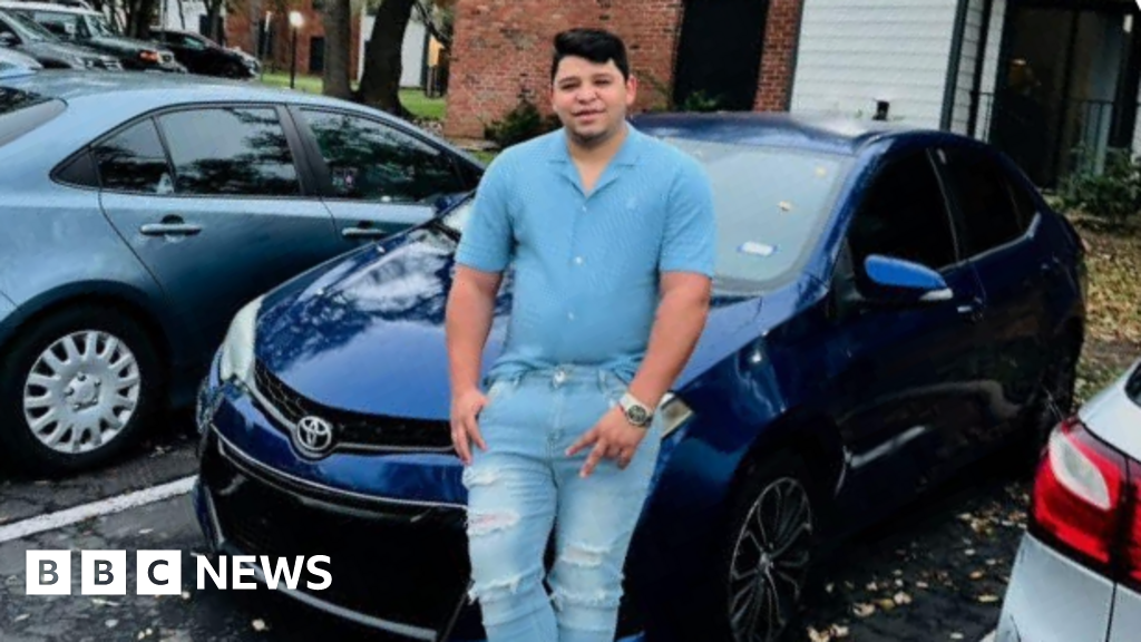 US judge blocks deportation of DoorDash driver shot by ICE – BBC
