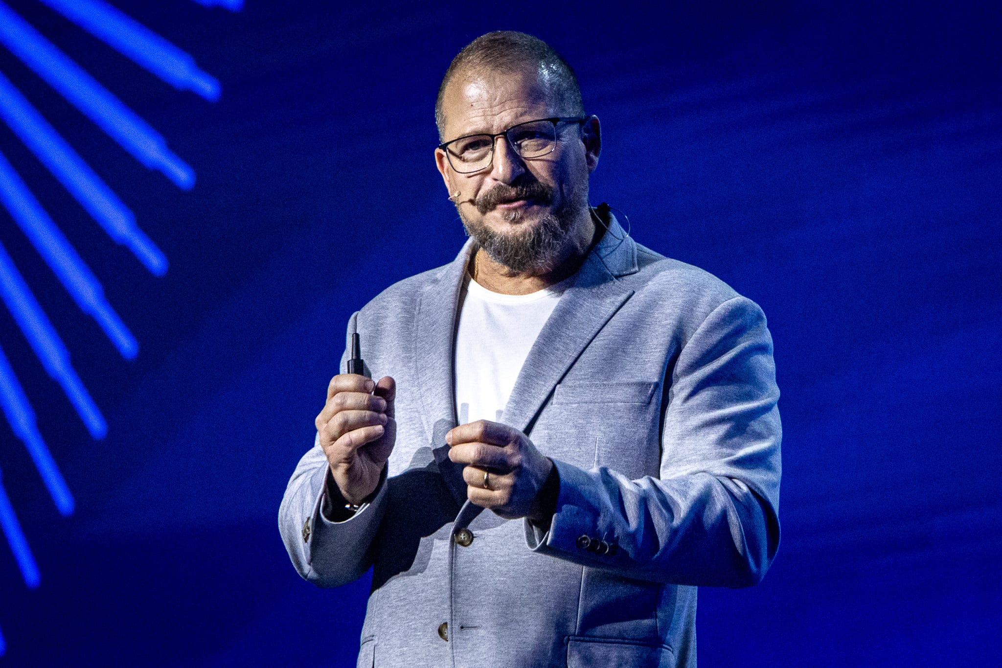 Qualcomm releases Android chip built for AI as memory shortage weighs on smartphone market – CNBC