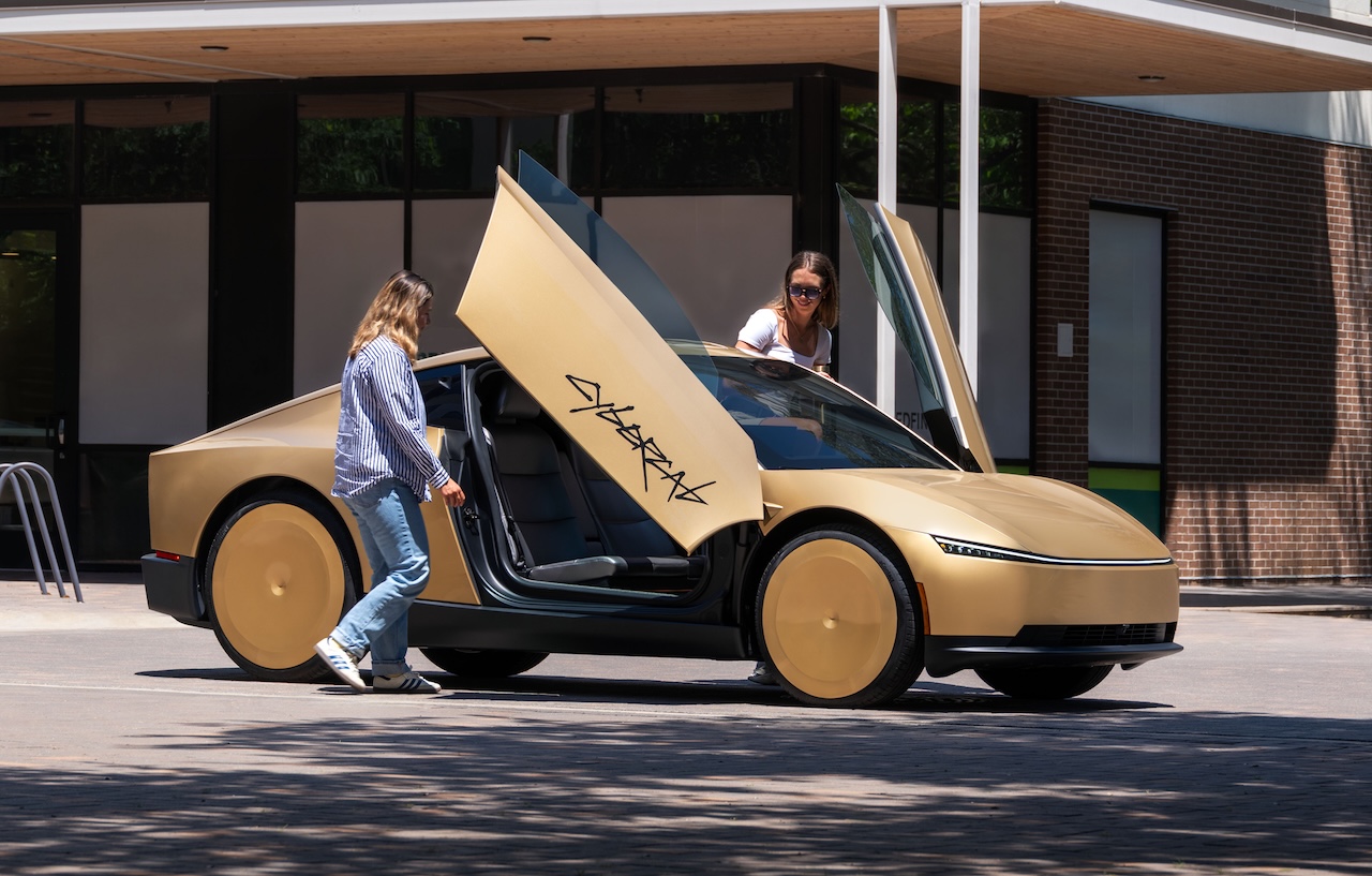 Tesla Cybercab in Australia: Our man Corby meets the future and comes away disturbed – EV Central