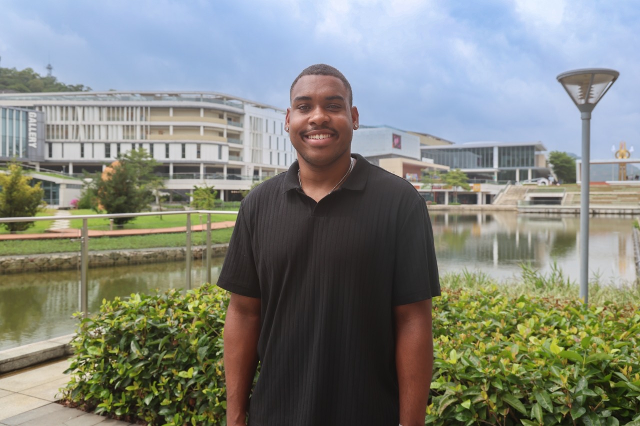 Silas ’26 Works with International Students in China – Emerson College