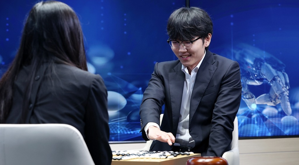 Go grandmaster Shin defeats AI KataGo with a two-stone handicap