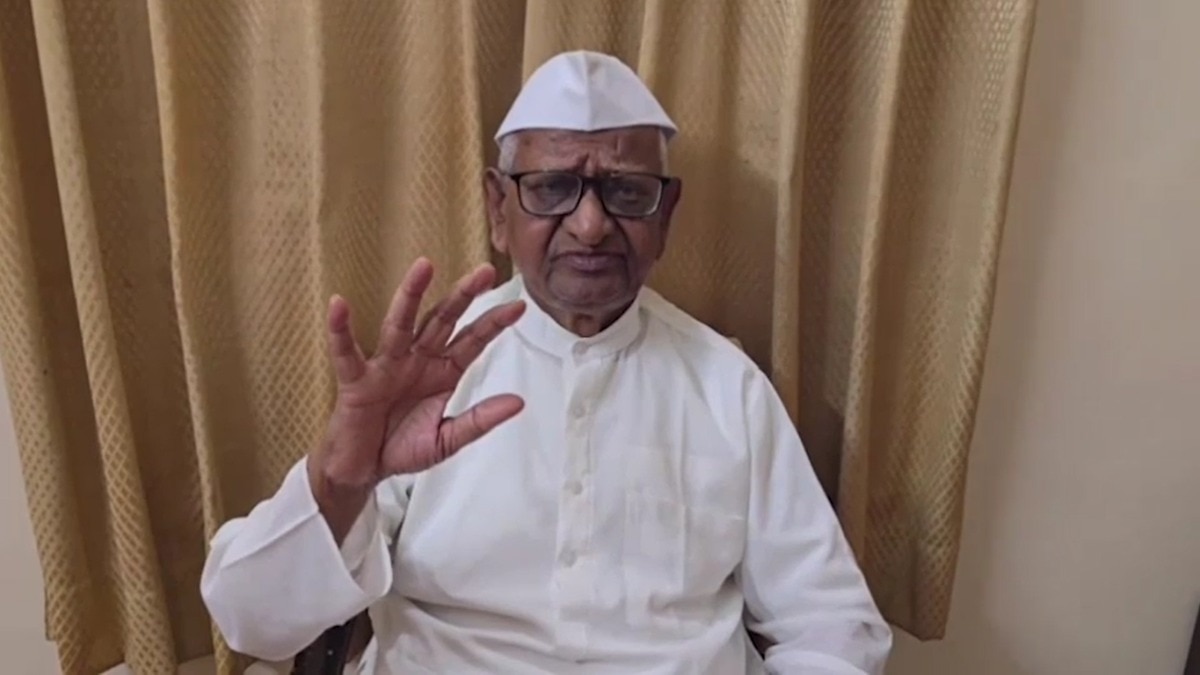 Anna Hazare's health improves, to stay in Mumbai hospital for 2 more days