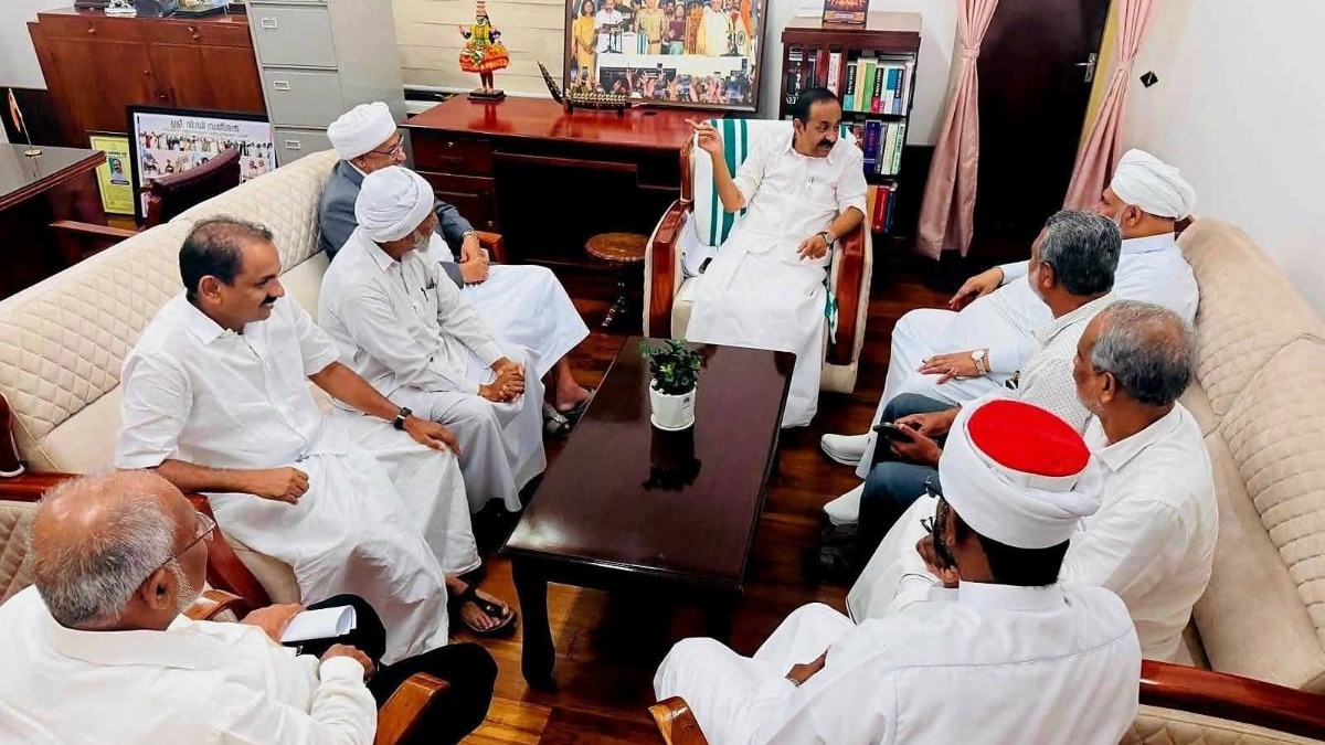 Kerala CM slams Muslim cleric for sexist remarks, religious leaders hit back