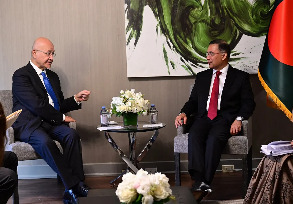 No alternative to safe, dignified Rohingya repatriation, PM tells UNHCR chief