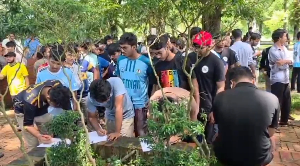 Students hold mass signature campaign on 2nd day of CUET shutdown