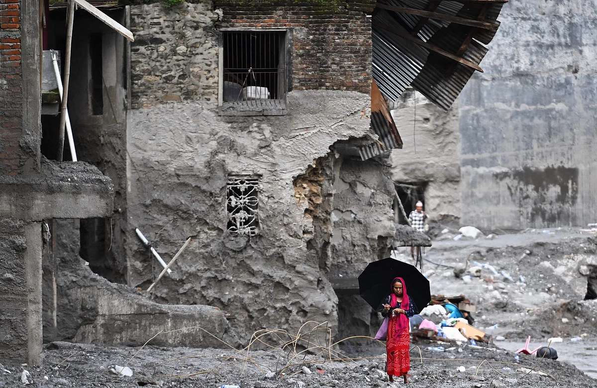 Nepal disaster: Death toll surpasses 900, missing near 4,500