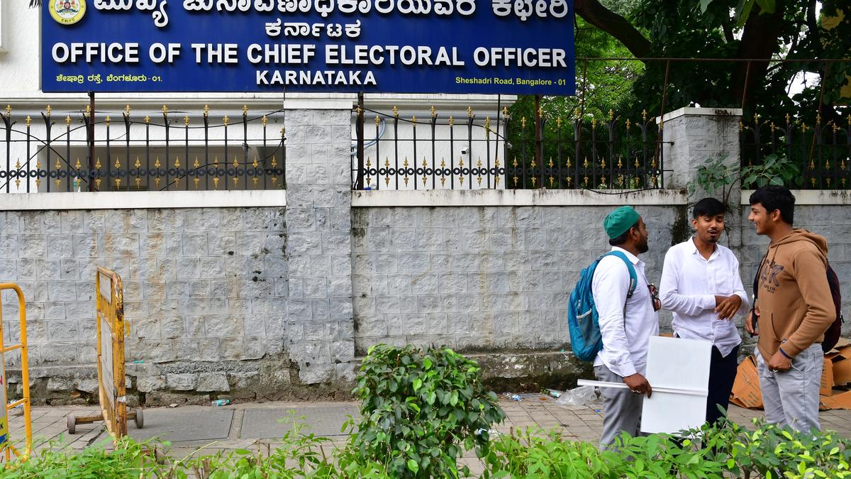 Karnataka Minister meets protesters, promises to highlight concerns and demand extension of SIR deadline before ECI