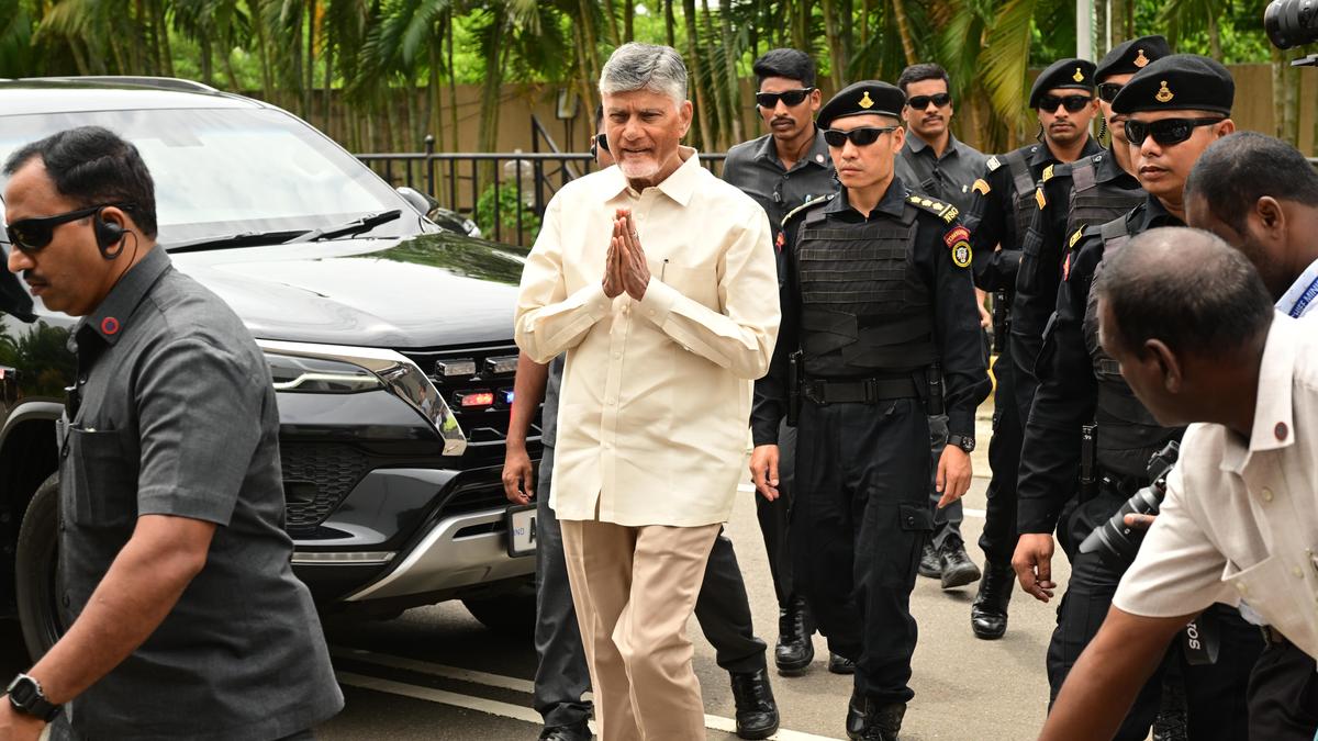 Naidu orders speedy construction of 5,000 temples across Andhra Pradesh