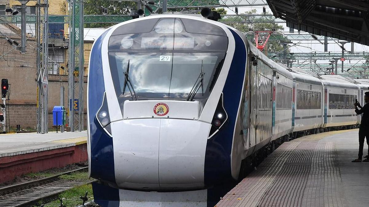 Two arrested for pelting empty liquor bottle at Vande Bharat Express in Salem