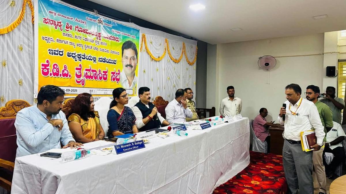 Sagar MLA warns tahsildar of transfer over staff’s slow work