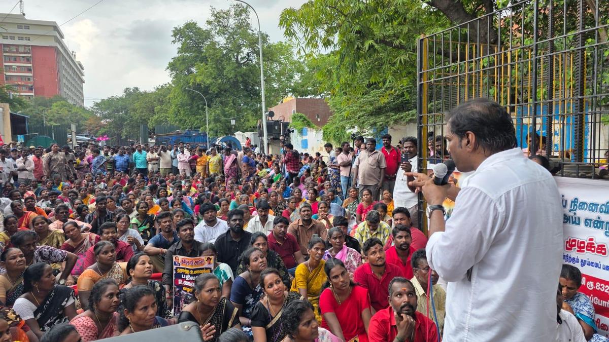 Sanitation workers demand State govt. to hold talks; plan to protest at Perambur or Panaiyur