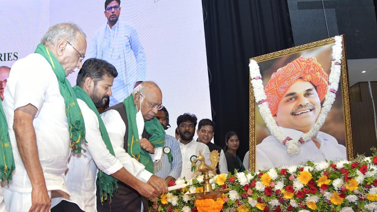 Telangana CM Revanth calls for united effort to make Rahul Gandhi PM, fulfil YSR’s final wish