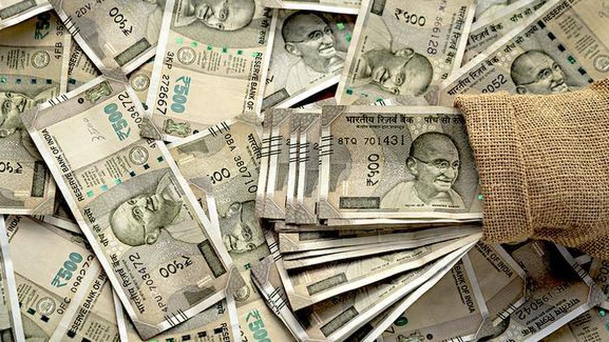 VACB seizes ₹14.10 lakh, $788 from GST official’s residence in Kochi