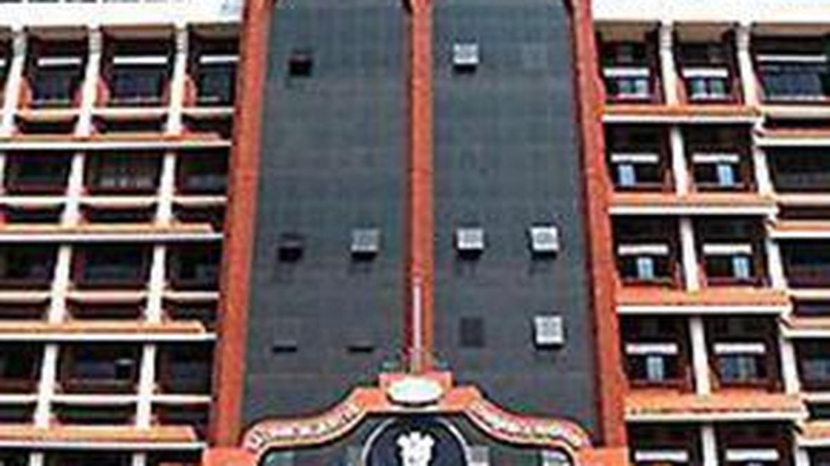 Cashew import scam: Kerala High Court stays interim orders of Single Bench