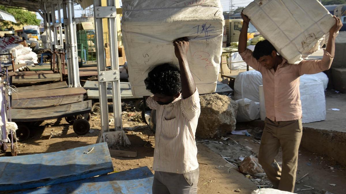 Comprehensive OSH framework for unorganised labourers still in the works