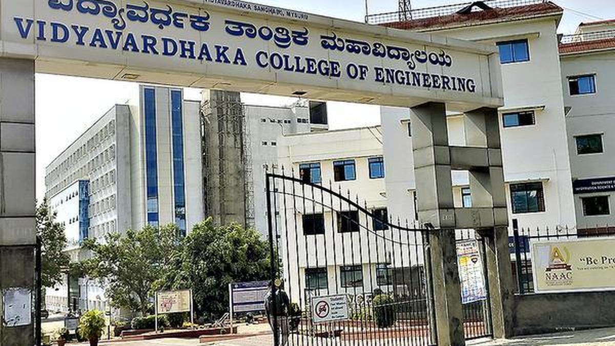 VVCE’s first batch to reunite after 25 years, to honour their teachers in Mysuru
