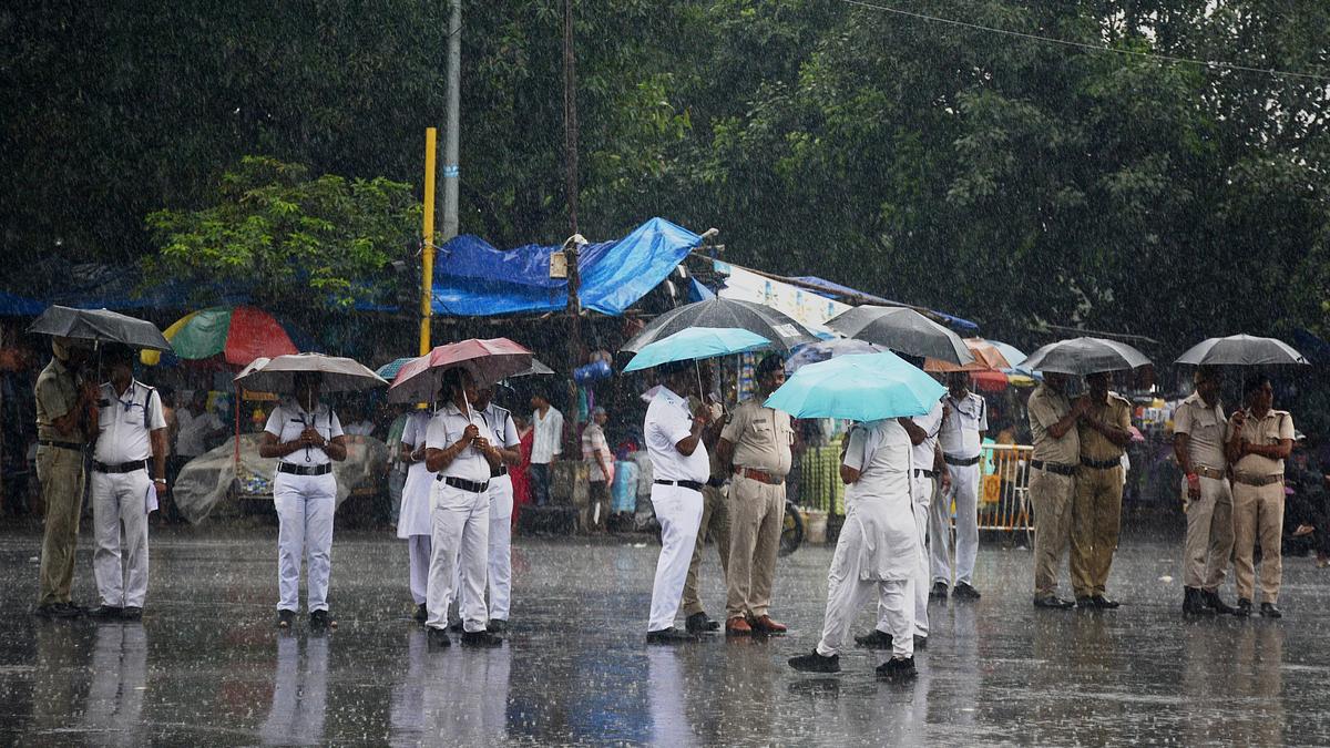 Normal life disrupted as heavy rain lashes Kolkata, south Bengal