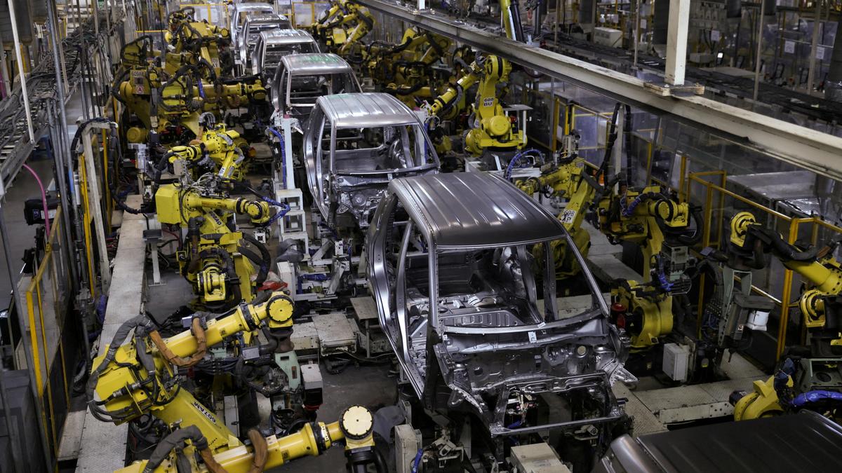 Automakers optimistic about festive demand