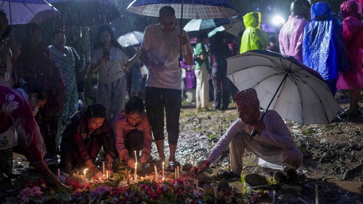 Nepal disaster a climate 'warning signal': Foreign Minister