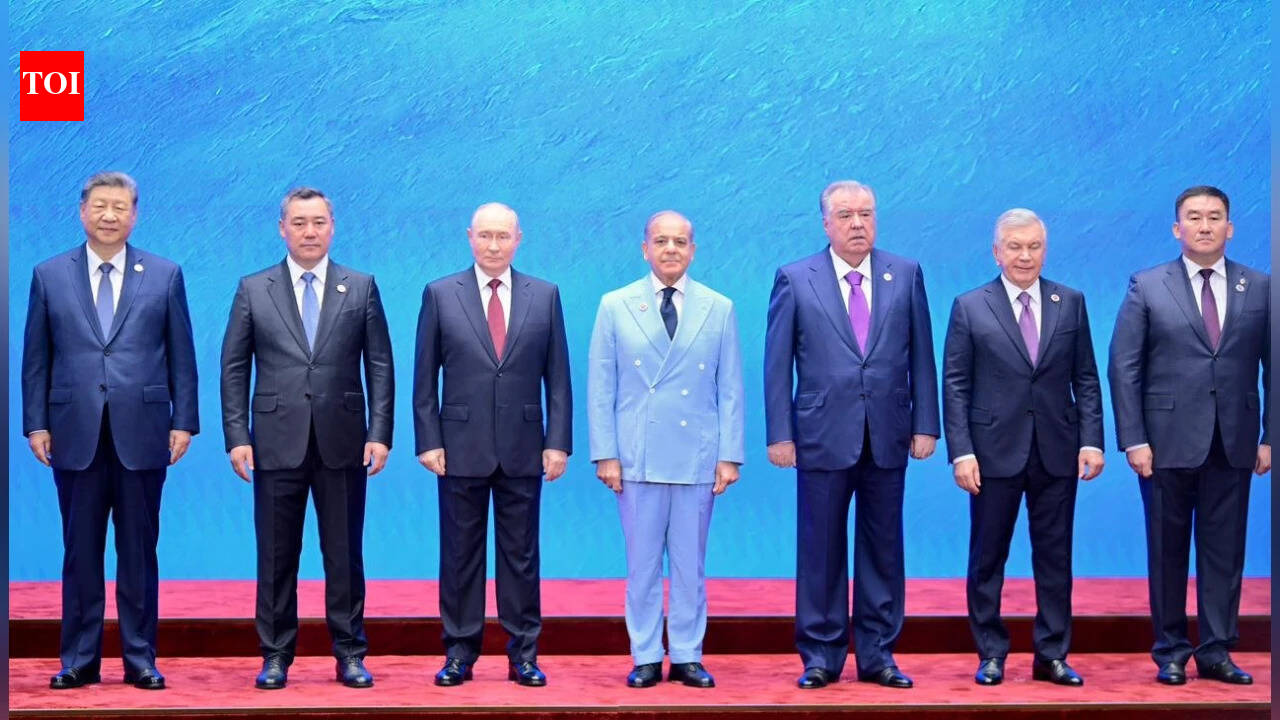 To keep himself in focus, Pak PM Sharif crops out world leaders from SCO pic
