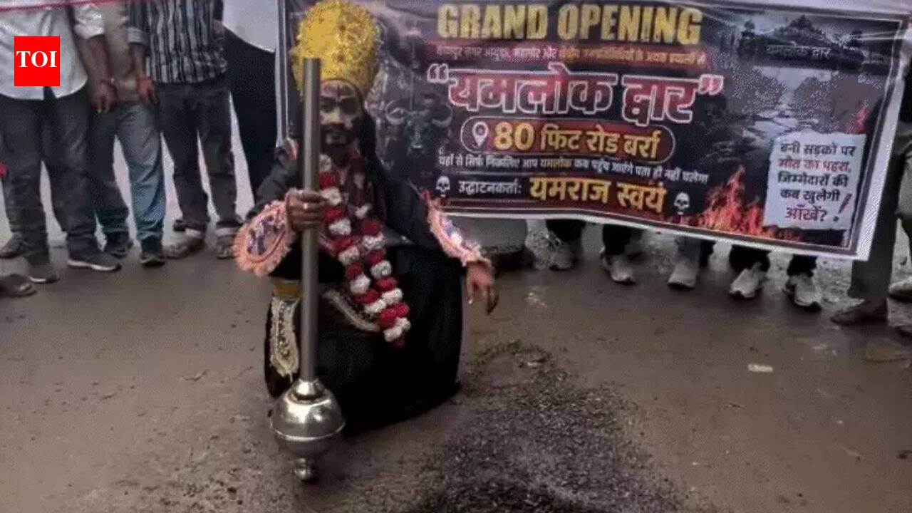 'Road to hell': Fed up with potholes, Kanpur locals inaugurates 'Yamraj's Gate'