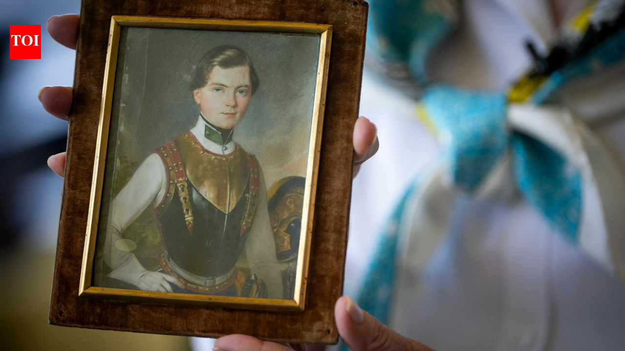 In 1940, Nazis seized a 3-inch painting; 86 years later Austria returned it