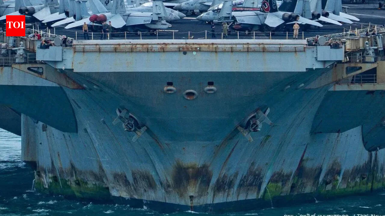Rusty &amp; faded: USS Lincoln with 5,000 war-weary sailors docks in Thailand