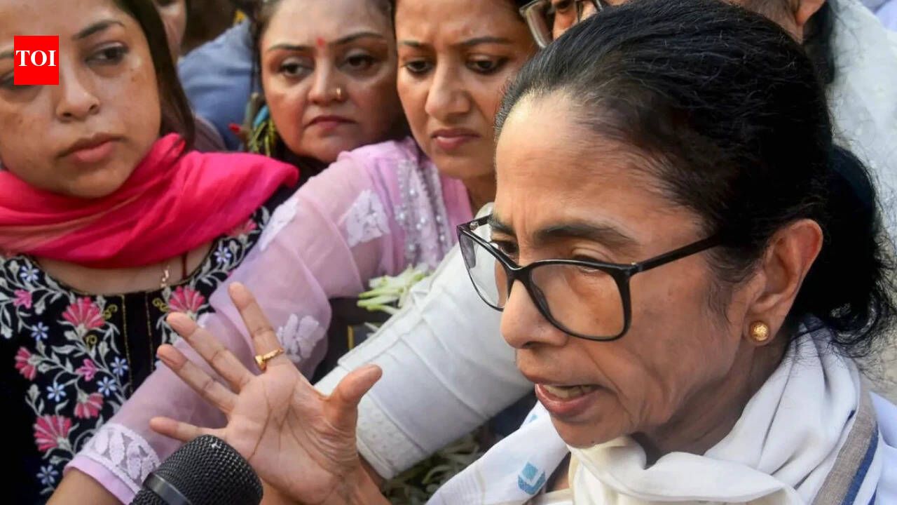 ‘BJP goons’ looted TMC office with police in confidence, claims Mamata