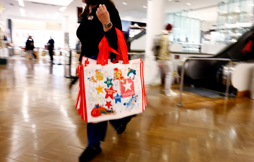 Shoppers Plan to Spend the Same this Holiday Season as Last Year, Study Shows
