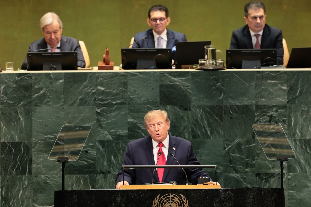 Trump Turns Up Pressure on Iran as Hormuz Shipping Remains in Limbo